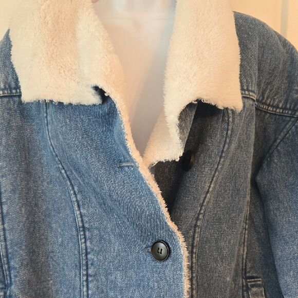 BRAND NEW Lucky Brand Blue Jean Jacket with Faux Fur Collar - Picture 5 of 8